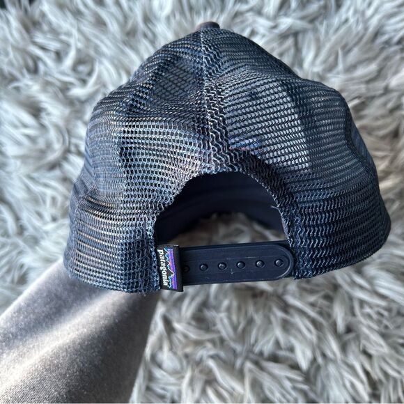 Patagonia P-6 Logo Trucker navy blue mesh snap back hat - Picture 4 of 6